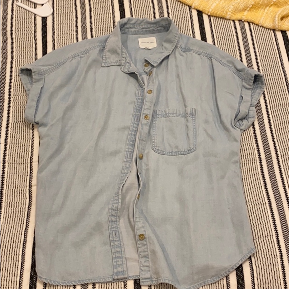 American Eagle short sleeve chambray shirt